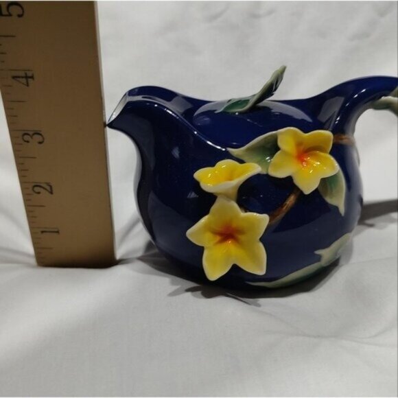 Sorelle Fine Porcelain Cobalt Blue Yellow Jasmine Flower Mini Teapot - Picture 9 of 10